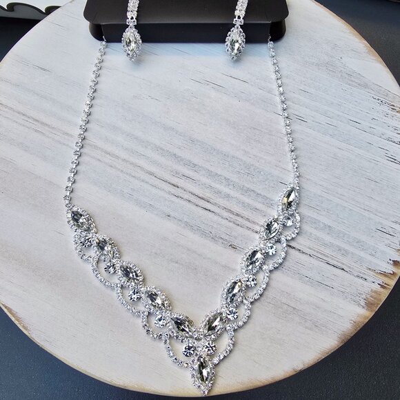 Windsor ✦ Rhinestone Scalloped Collar & Earrings ✦ Silver-Tone Formal Jewelry - Picture 5 of 12